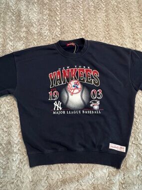 Mitchell & Ness Distressed Navy New York Yankees Women's Medium Sweatshirt